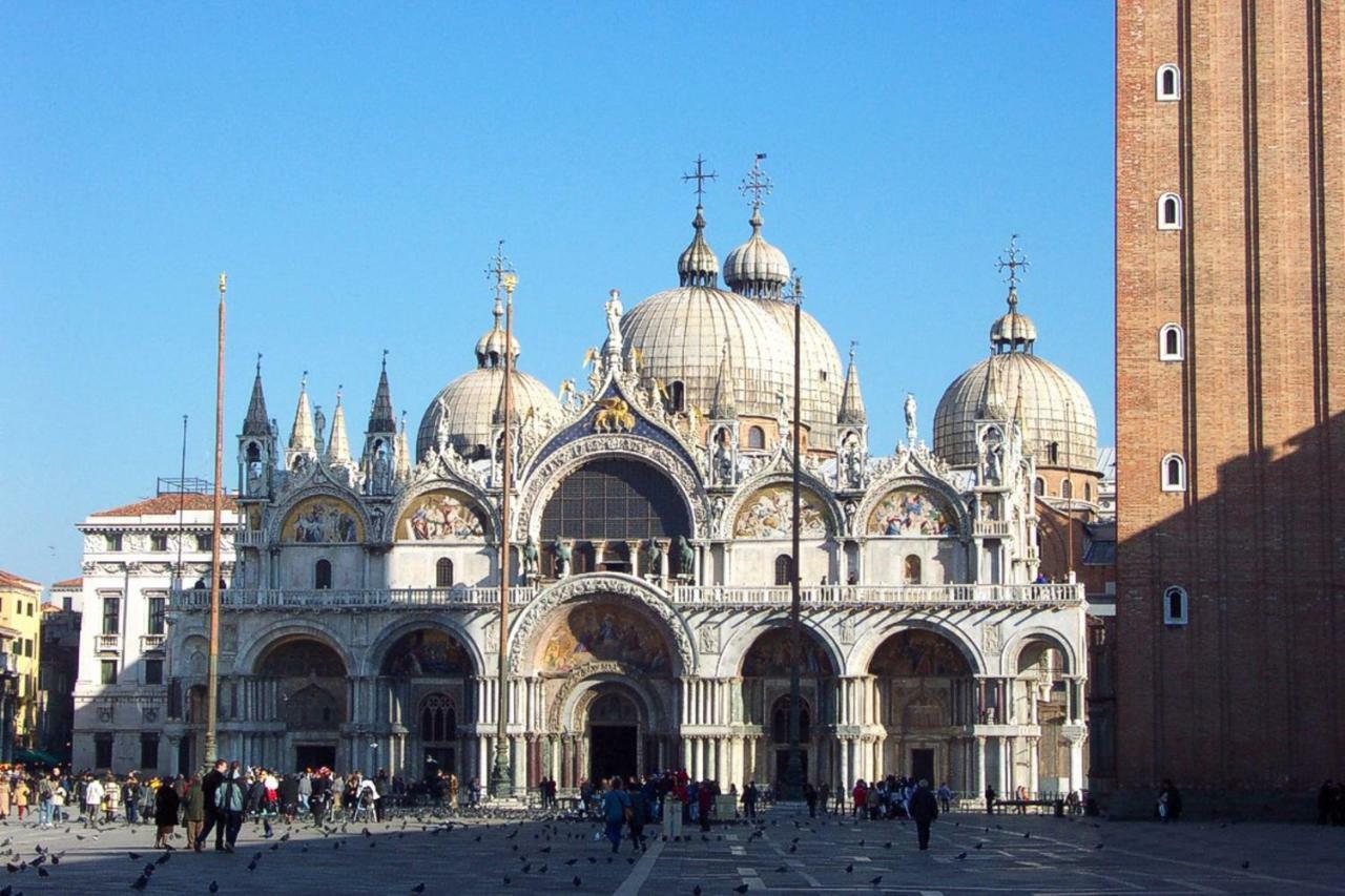 Delicious Near St. Square Apartamento Veneza